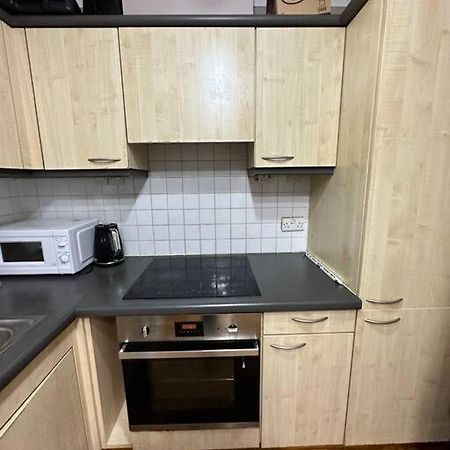 A 2 Standard Bedrooms Flat London Exterior photo