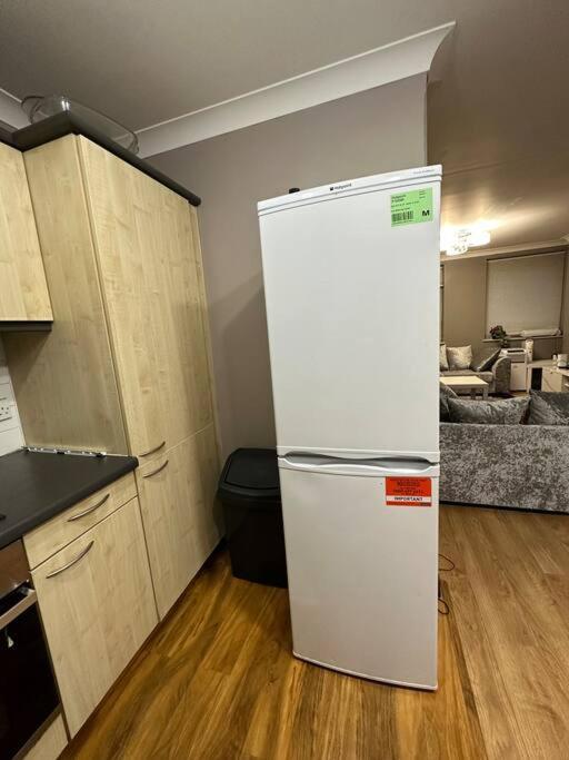 A 2 Standard Bedrooms Flat London Exterior photo
